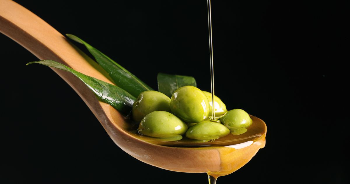 Jak przechowywać oliwę z oliwek po otwarciu by zachować jej świeżość - obrazek wyróżniający