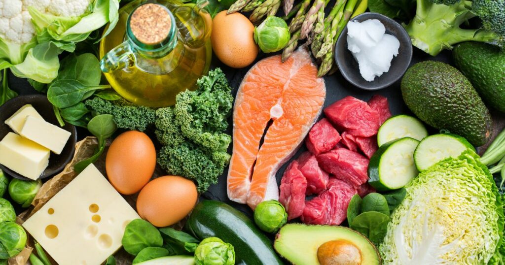 Dieta niskowęglowodanowa–zasady, efekty i co jeść, by schudnąć - obrazek wyróżniający
