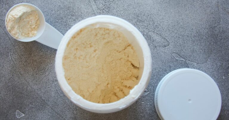 Colostrum–co to jest, jak działa i kto powinien je stosować - obrazek wyróżniający