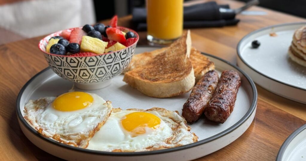 Śniadanie białkowo tłuszczowe co jeść? - obrazek wyróżniający