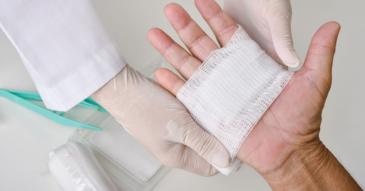 Jak wygląda prawidłowa pielęgnacja rany Poradnik krok po kroku - obrazek wyróżniający