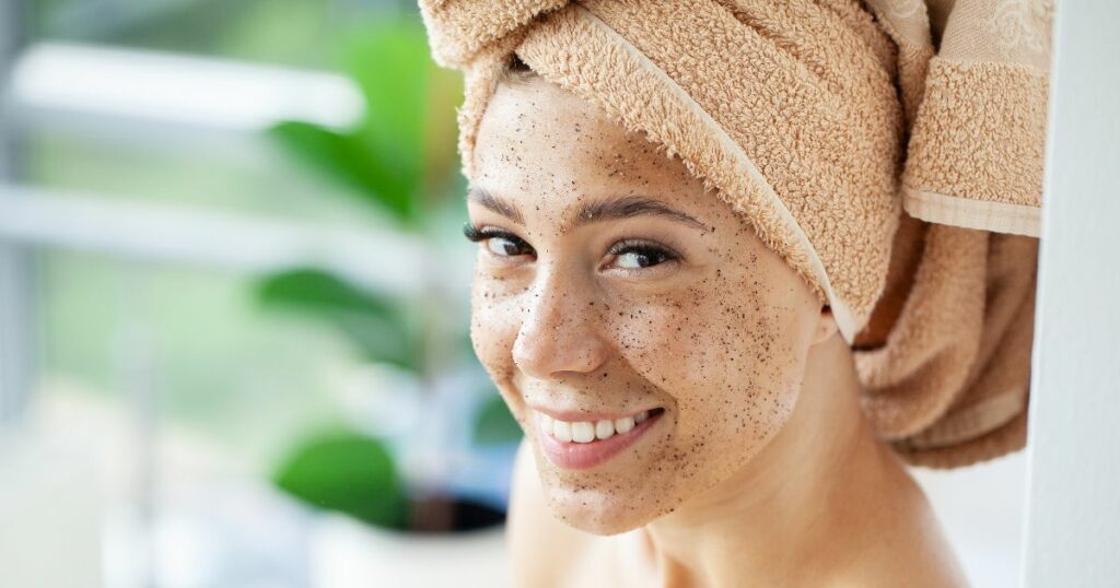 Peeling do twarzy–czy warto go stosować i jaki wybrać - obrazek wyróżniający