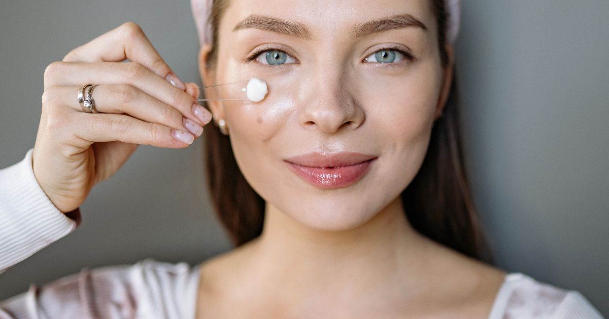 Sekret promiennej cery–jak uzyskać efekt glow na twarzy - obrazek wyróżniający