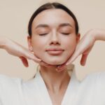 Jak poprawić owal twarzy Pielęgnacja, ćwiczenia i zabiegi - obrazek wyróżniający