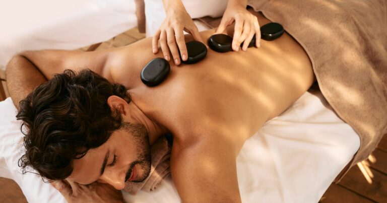 Masaż gorącymi kamieniami–na co pomaga i jakie daje efekty - obrazek wyróżniający