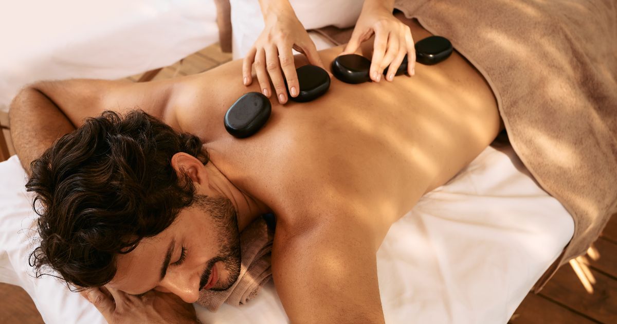 Masaż gorącymi kamieniami–na co pomaga i jakie daje efekty - obrazek wyróżniający