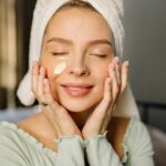 Pielęgnacja skóry wiosną–co naprawdę zmienia się w cerze po zimie i dlaczego sam krem nie wystarczy - obrazek wyróżniający