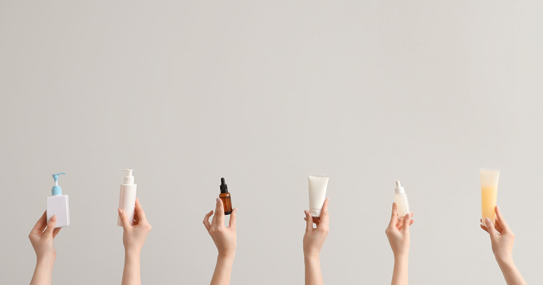 Pielęgnacja skóry wiosną – różne kosmetyki dopasowane do potrzeb skóry.